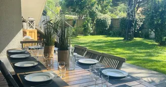 8. table extérieure jardin de devant